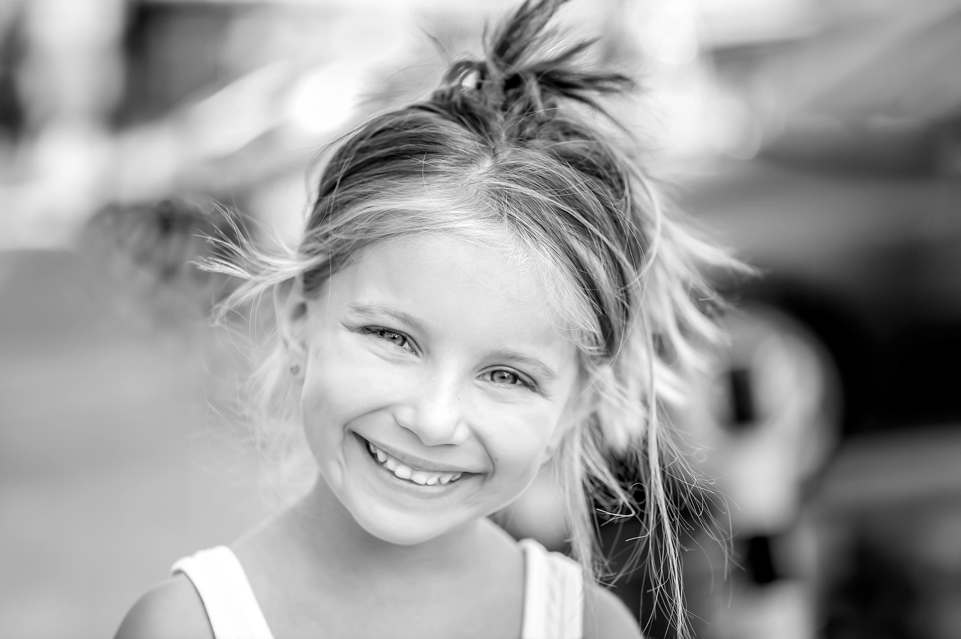 Young Hart Orthodontics patient smiling
